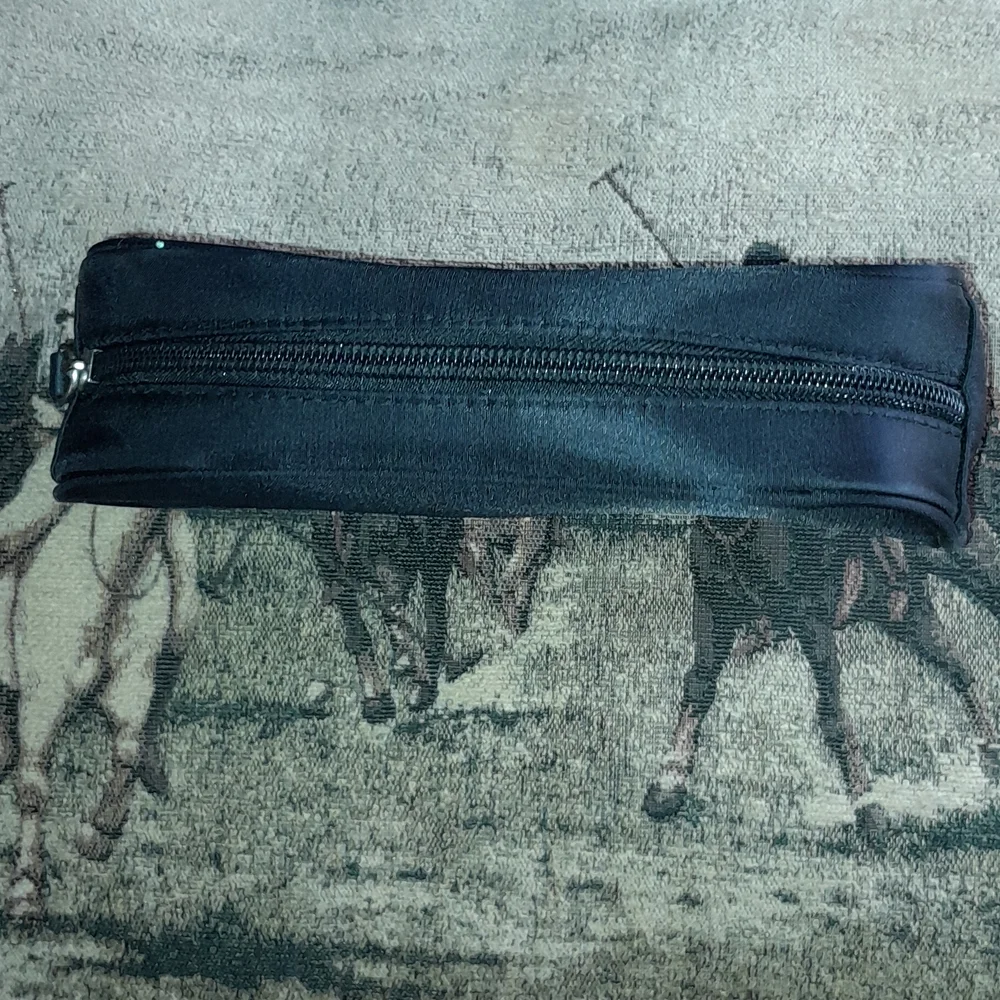 🌺BLACK Zip Up Case - Picture 2 of 5